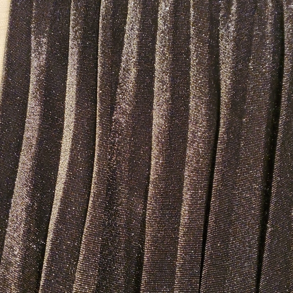 Pleated skirt - Picture 2 of 4